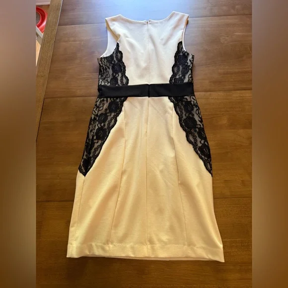 Jennifer Lopez Black and Cream Lace Dress Size 4 - Picture 4 of 4